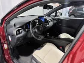 Toyota C-HR thumbnail 5