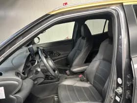 Toyota Yaris-cross thumbnail 3