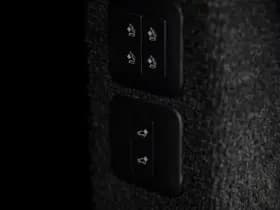 Land Rover Range Rover P400e / Pano / Stoelklima thumbnail 33