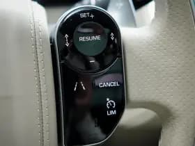 Land Rover Range Rover Velar 2.0 I4 Turbo AWD R-Dynamic HSE thumbnail 26