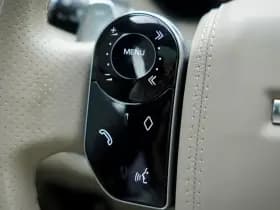 Land Rover Range Rover Velar 2.0 I4 Turbo AWD R-Dynamic HSE thumbnail 27