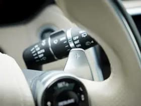 Land Rover Range Rover Velar 2.0 I4 Turbo AWD R-Dynamic HSE thumbnail 29