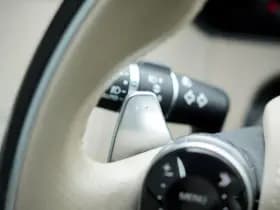 Land Rover Range Rover Velar 2.0 I4 Turbo AWD R-Dynamic HSE thumbnail 31