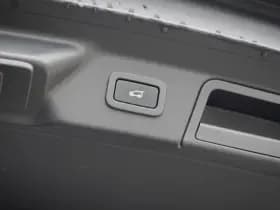 Land Rover Range Rover Velar 2.0 I4 Turbo AWD R-Dynamic HSE thumbnail 35