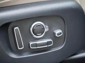 Land Rover Range Rover Velar 2.0 I4 Turbo AWD R-Dynamic HSE thumbnail 39