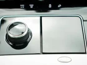 Land Rover Range Rover Velar 2.0 I4 Turbo AWD R-Dynamic HSE thumbnail 44