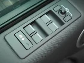 Land Rover Discovery 3.0 D250 R-Dynamic SE thumbnail 15