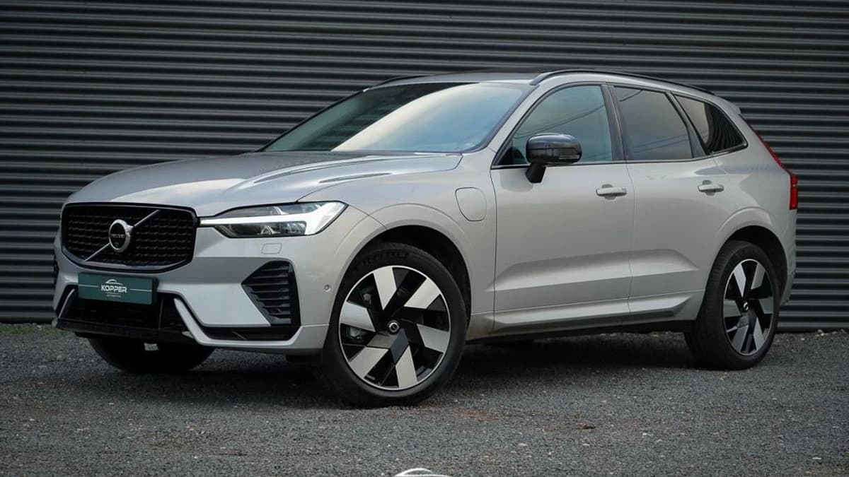 Volvo XC60 2.0 T6 Plug-in hybrid AWD Plus Dark — foto 1