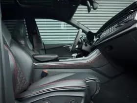 Audi Q8 4.0 TFSI RS Q8 quattro thumbnail 38