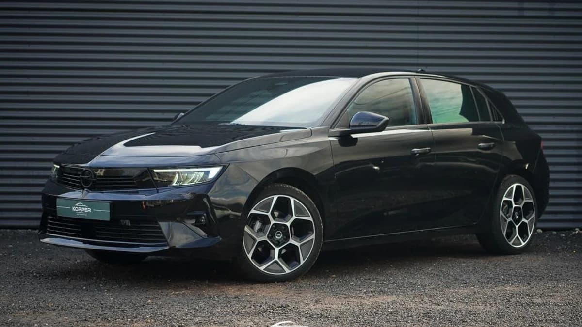 Opel Astra 1.2 GS Line — foto 1