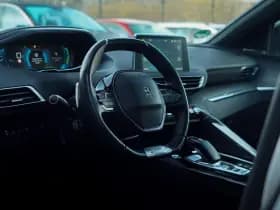 Peugeot 3008 1.6 HYbrid4 300 Première Pack Avantage thumbnail 6