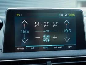 Peugeot 3008 1.6 HYbrid4 300 Première Pack Avantage thumbnail 54