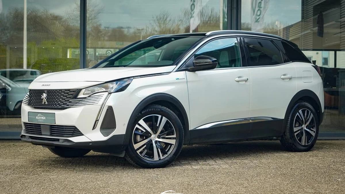 Peugeot 3008 1.6 HYbrid4 300 GT — foto 1
