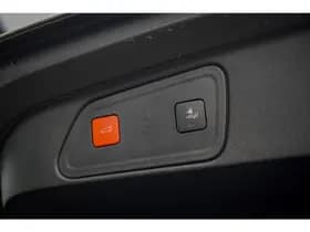 Peugeot 3008 1.6 HYbrid4 300 GT thumbnail 33