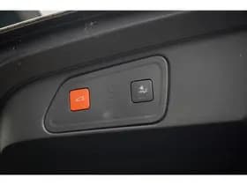 Peugeot 3008 1.6 HYbrid4 300 GT thumbnail 34