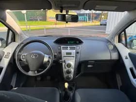 Toyota Yaris thumbnail 2