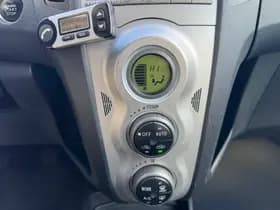 Toyota Yaris thumbnail 16