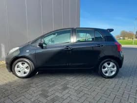 Toyota Yaris thumbnail 8