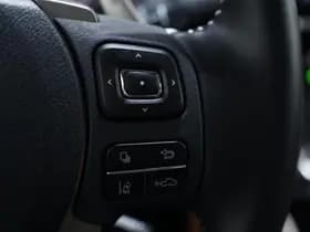 Lexus IS thumbnail 110