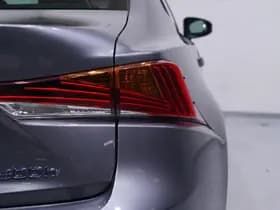 Lexus IS thumbnail 15