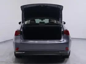 Lexus IS thumbnail 16