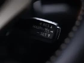 Lexus IS thumbnail 23