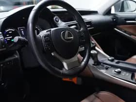 Lexus IS thumbnail 39