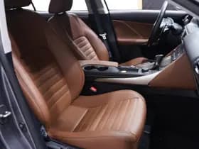 Lexus IS thumbnail 43