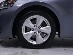 Lexus IS thumbnail 100