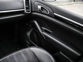 Porsche Cayenne thumbnail 48