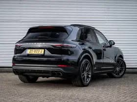 Porsche Cayenne thumbnail 3
