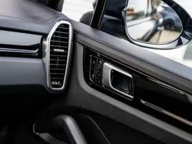 Porsche Cayenne thumbnail 44