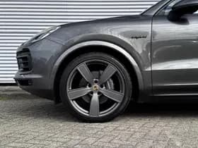 Porsche Cayenne thumbnail 11