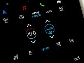 Porsche Taycan thumbnail 36