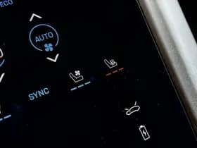 Porsche Taycan thumbnail 38