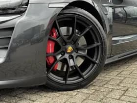 Porsche Taycan thumbnail 39