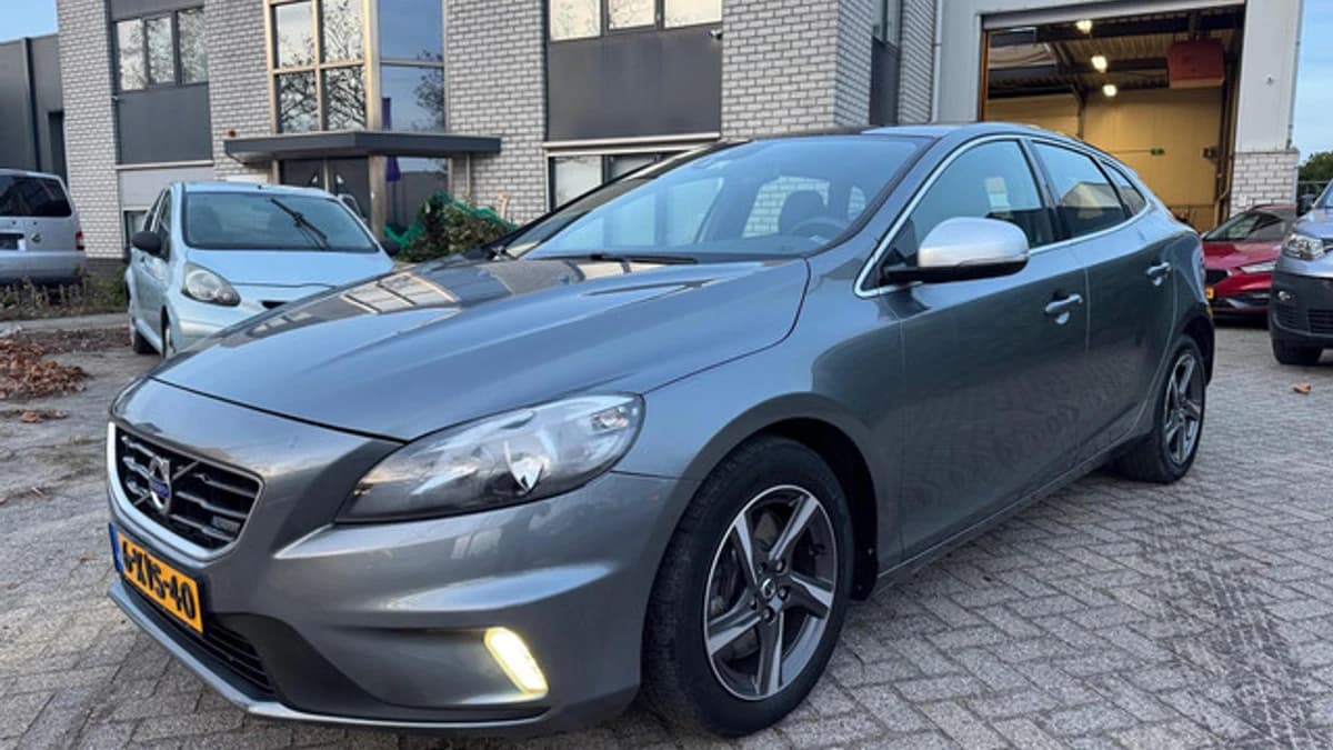 Volvo V40 — foto 1
