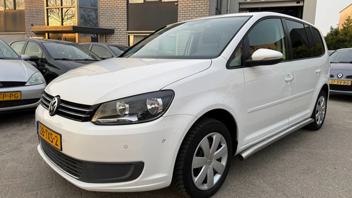 Volkswagen Touran — foto 1