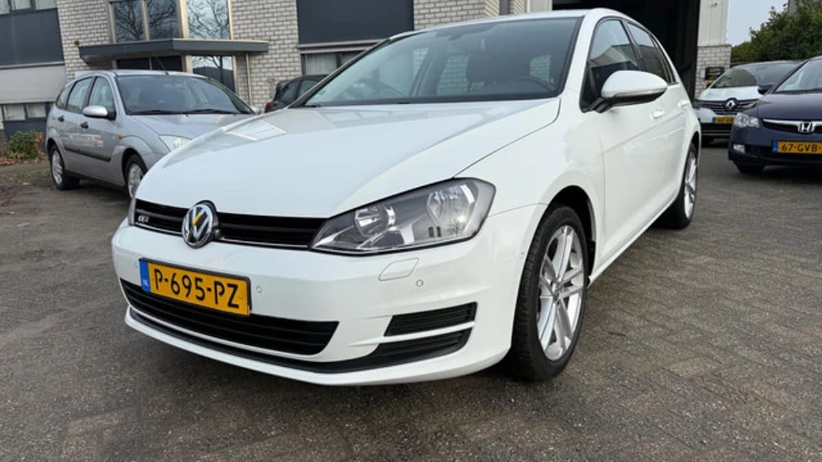 Volkswagen Golf — foto 1