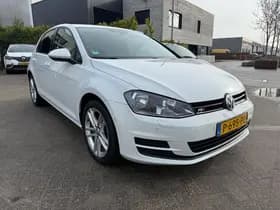 Volkswagen Golf thumbnail 2