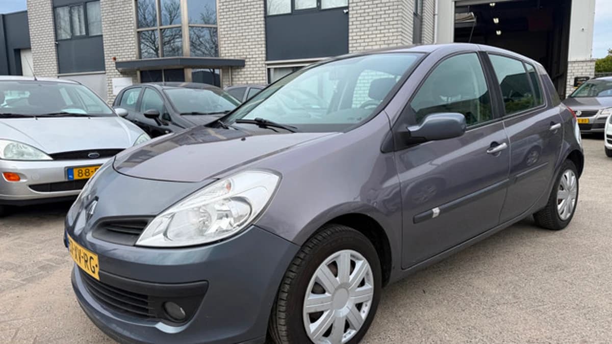 Renault Clio — foto 1