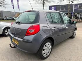 Renault Clio thumbnail 3