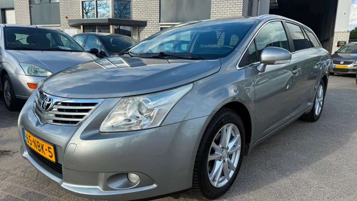 Toyota Avensis — foto 1
