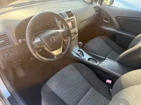 Toyota Avensis thumbnail 9