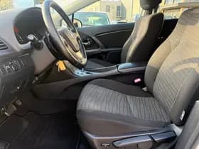 Toyota Avensis thumbnail 10