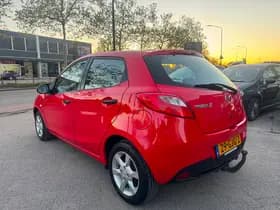 Mazda 2 thumbnail 3
