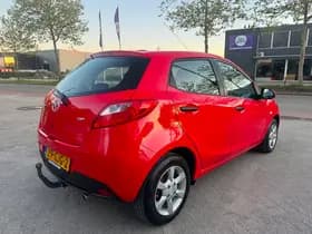 Mazda 2 thumbnail 4
