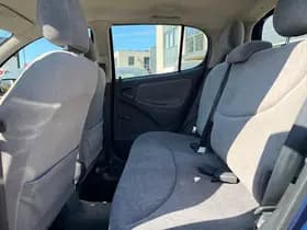 Toyota Yaris thumbnail 11