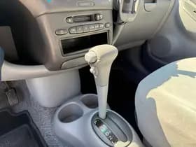 Toyota Yaris thumbnail 15