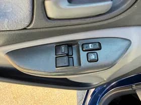 Toyota Yaris thumbnail 16